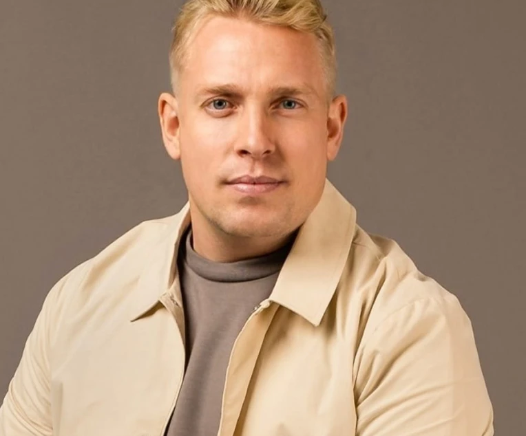 Wie is de vriendin van Billy Dans?